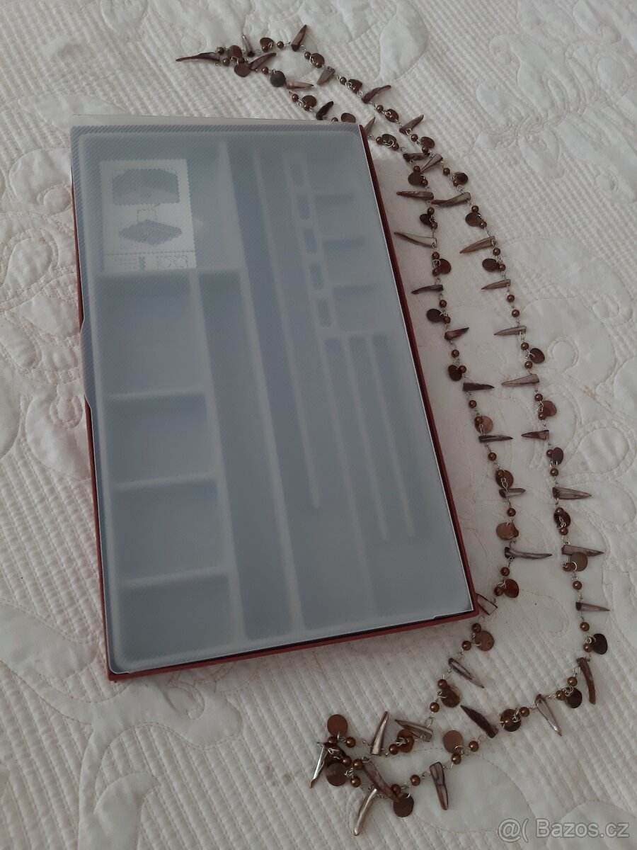 Šperkovnice + dlouhé korále - super stav