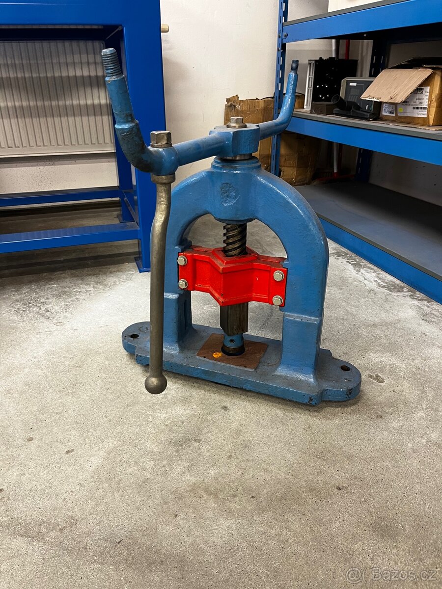 Ruční vřetenovy lis