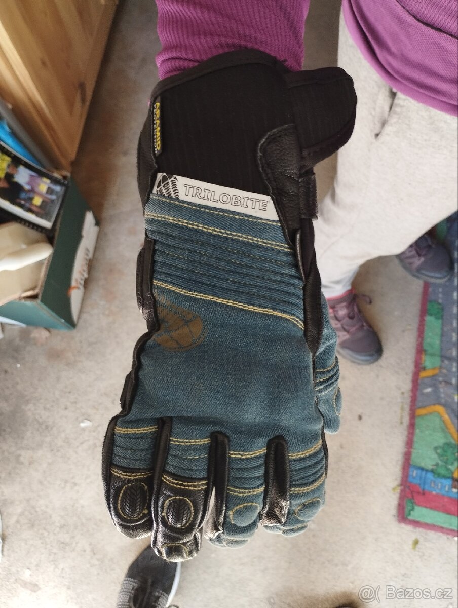 Rukavice dámské velikost M
