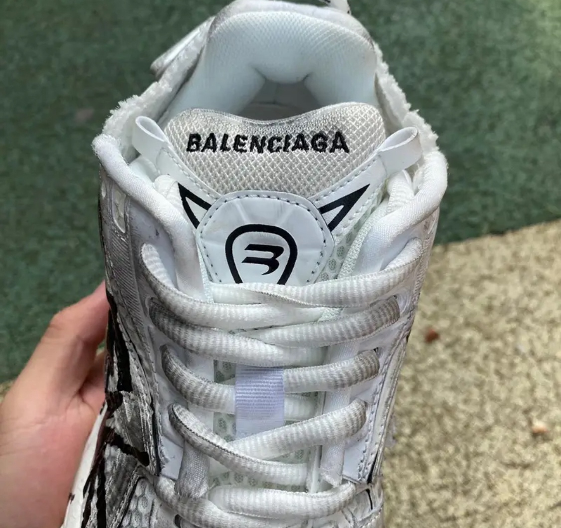 BALENCIAGA