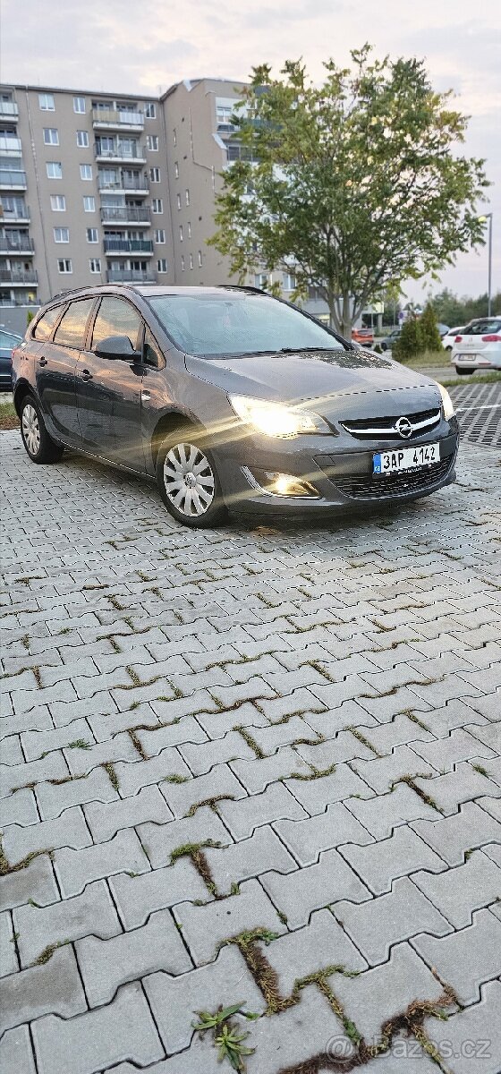 Opel Astra j 2013r 1.7tdi 259760km v krásném stavu