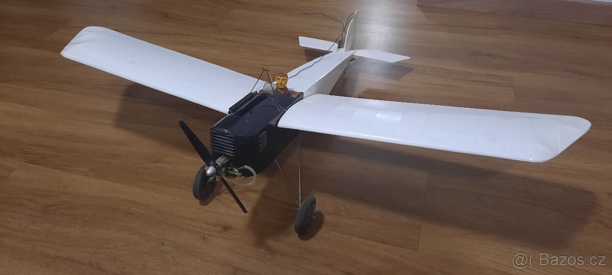 Rc model letadla (žhavicím) motorem