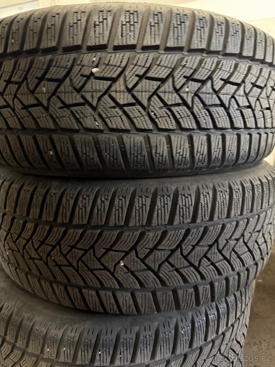 Zimní pneumatiky 215/55/17 Dunlop