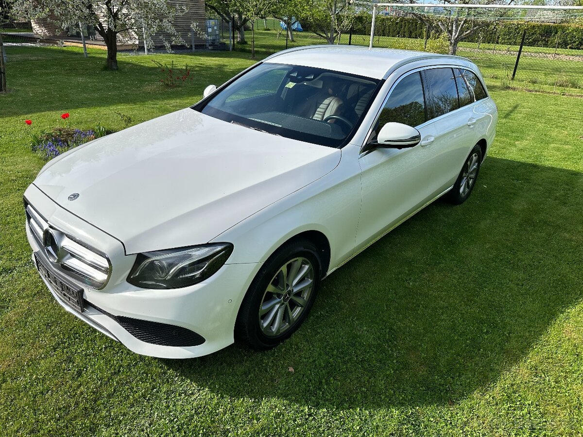 Mercedes E220d 4 matic 2018, plný servis, 100% nájezd