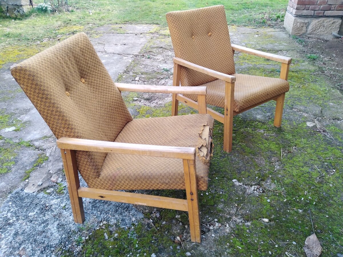 Křesla dřevěná, prodám stará křesla