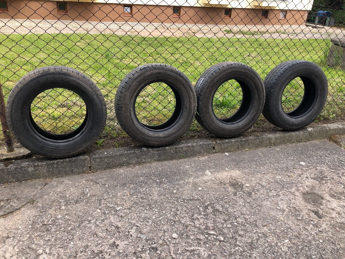 zátěžové pneumatiky 4ks značky Hankook rozměr 195/70R15C