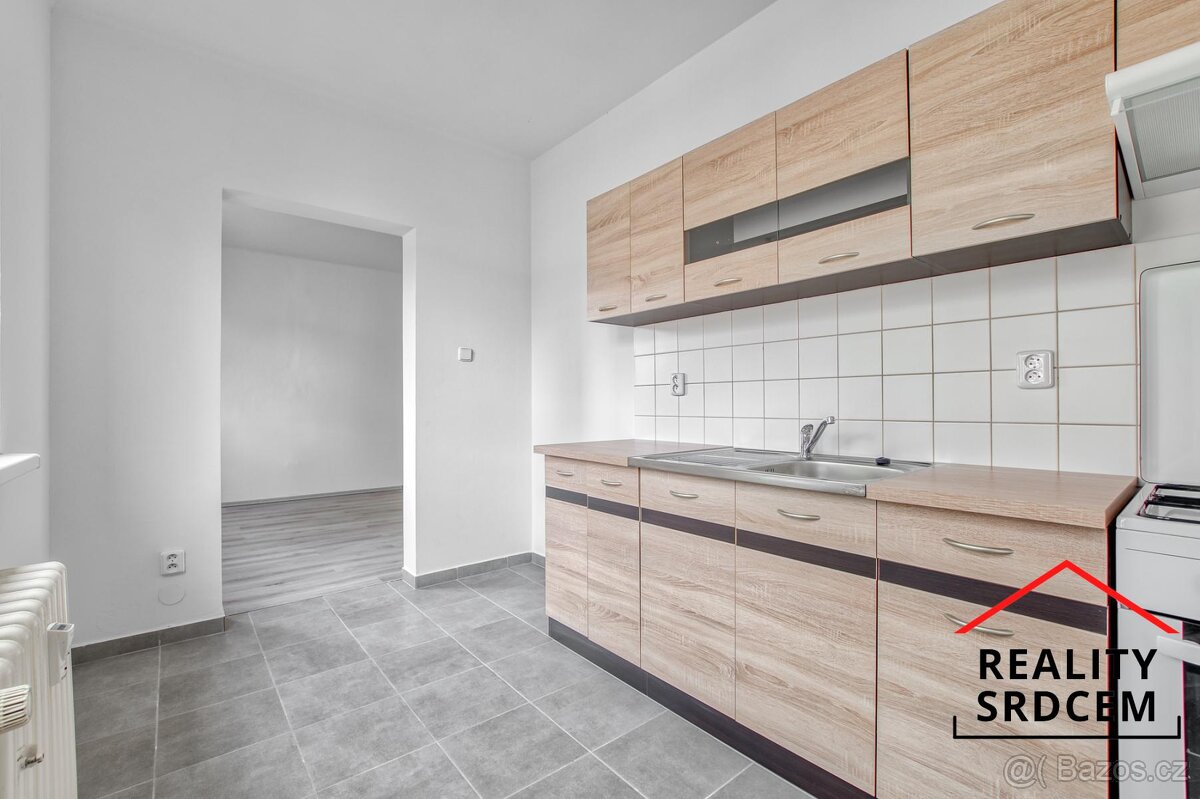 Pronájem bytu v os. vlast. 2+1/55 m2 na ul. Nedbalova, Karvi