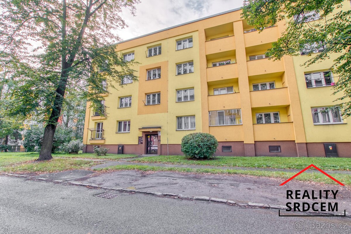 Pronájem bytu v os. vlast. 2+1/55 m2 na ul. Nedbalova, Karvi