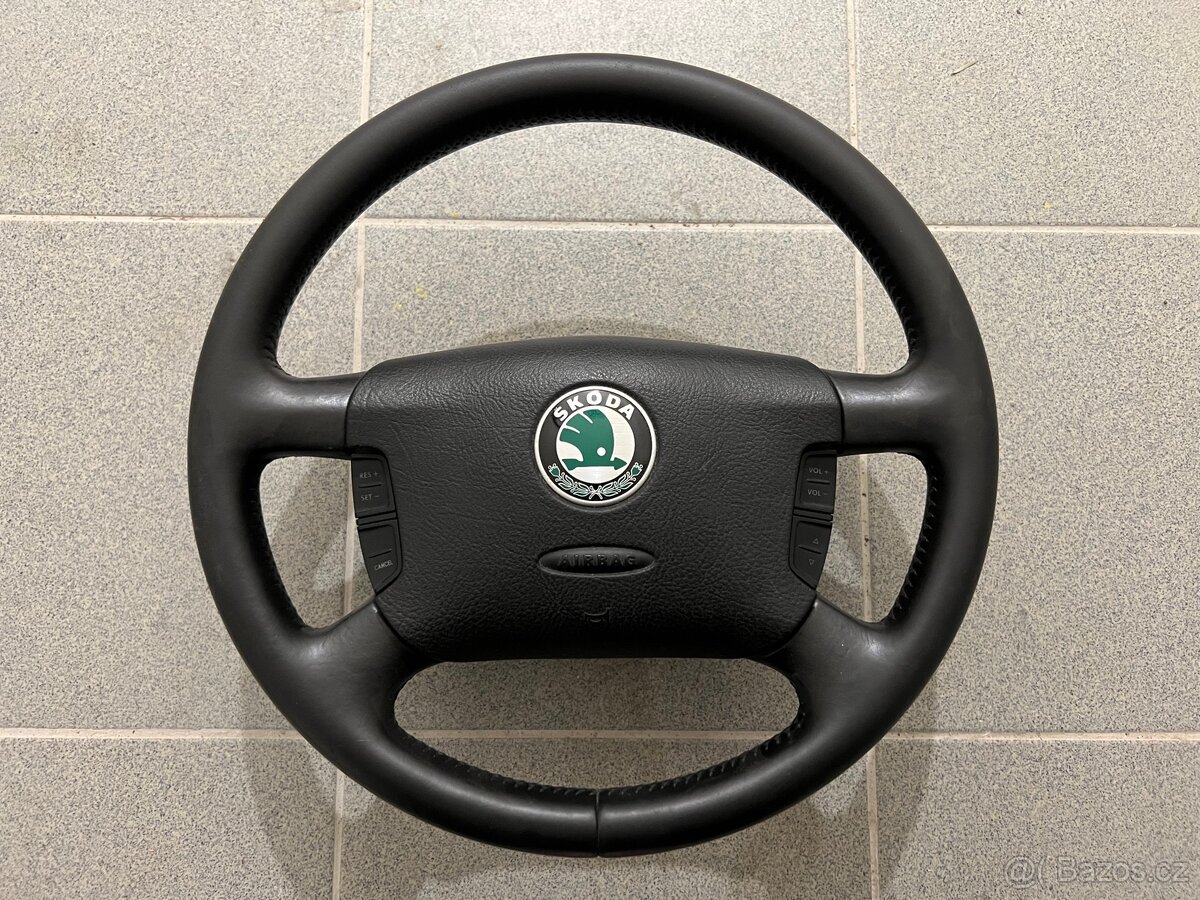 Multifunkční volant kožený Škoda Octavia Superb