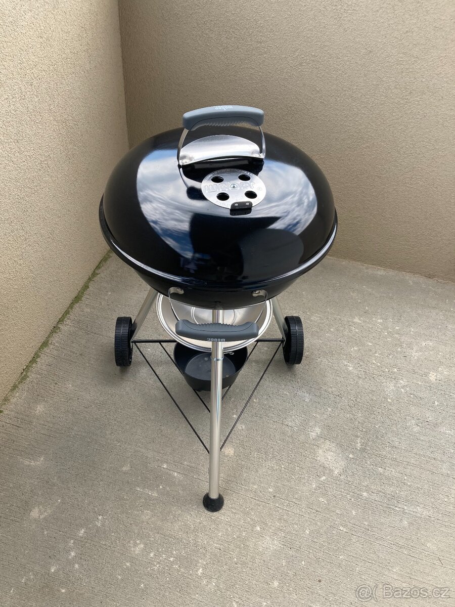 Zahradní grill Weber na dřevěné uhlí Ø 47 cm