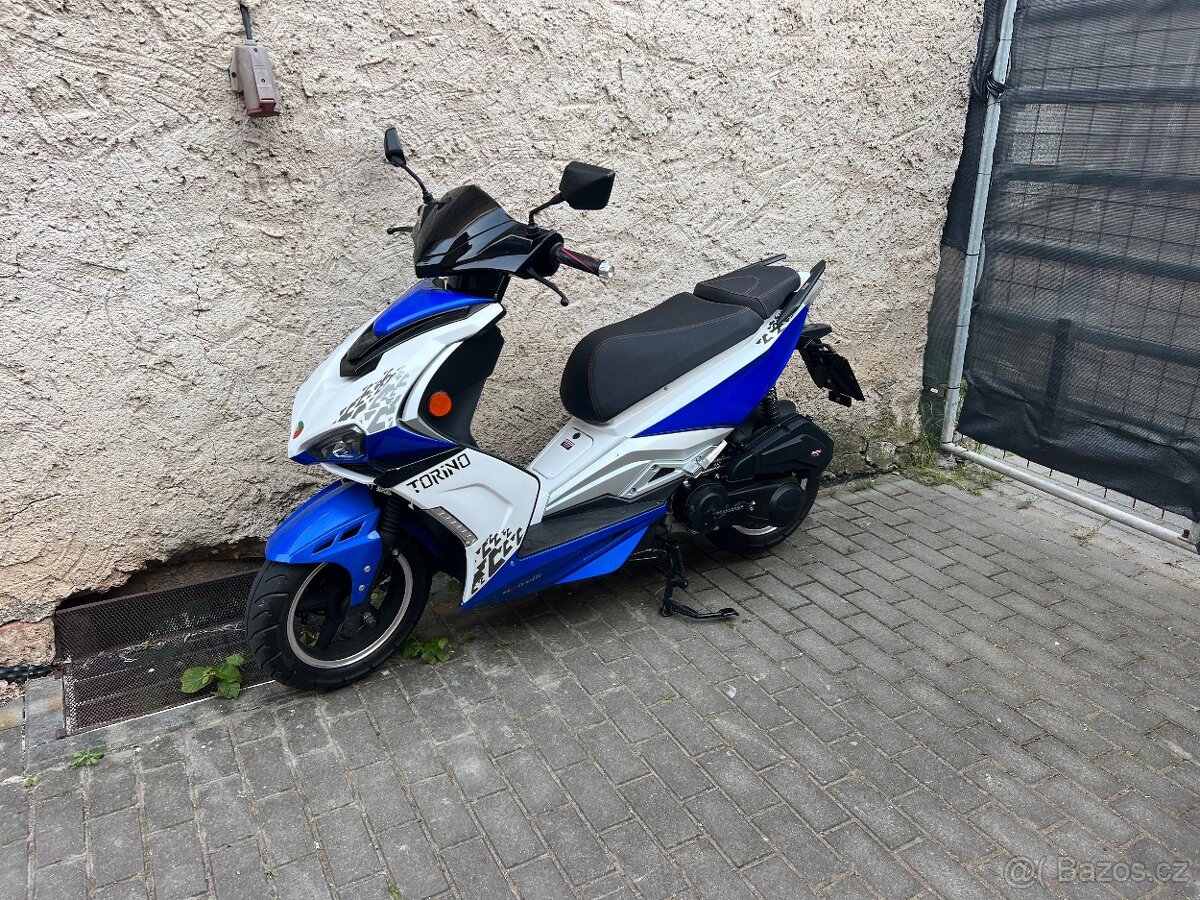 Skútr 125