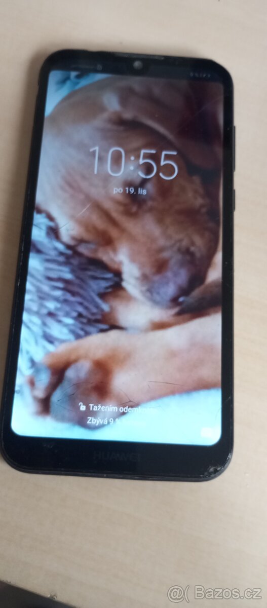 Starší Huawei model přesně nevím ( funkční )