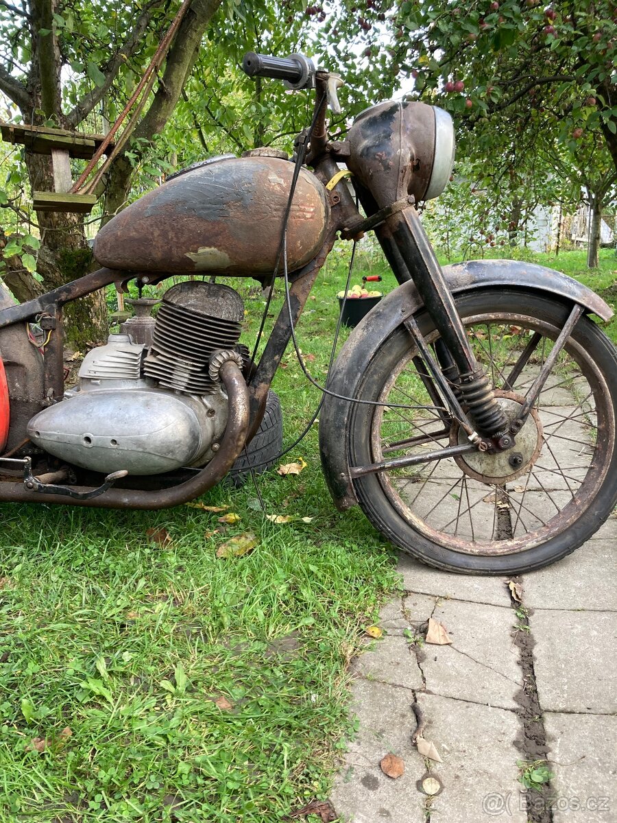 Jawa 250 Pérák