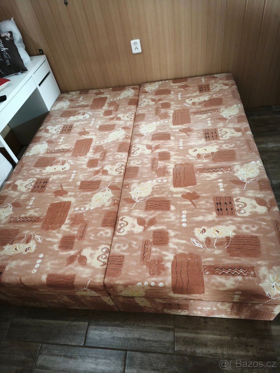 Válenda s úložným prostorem