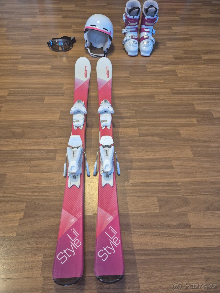 Prodám lyžařský set - lyže, boty, helma - možno i zvlášť