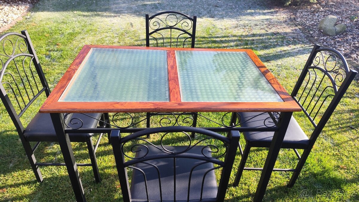 Jídelní stůl a židle