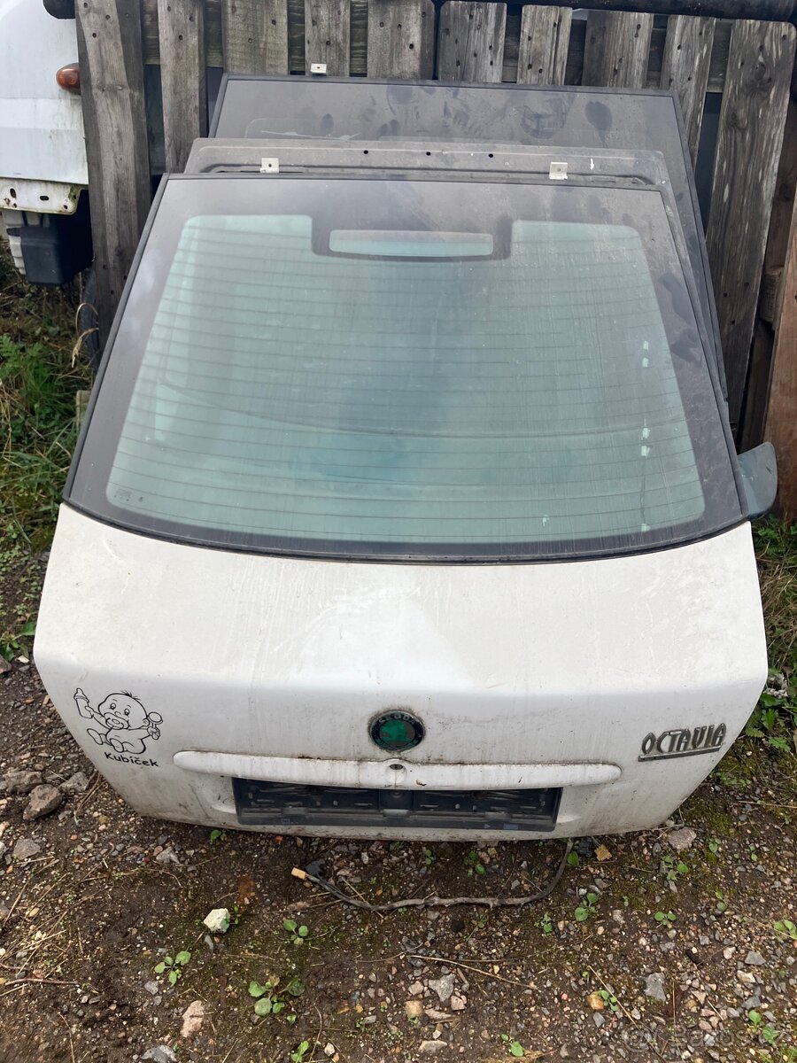 Octavia 1 dveře kufru