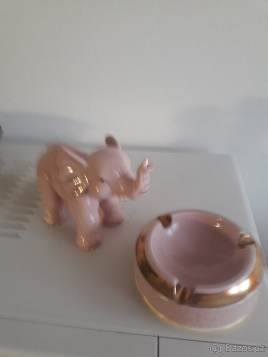 Růžový porcelán