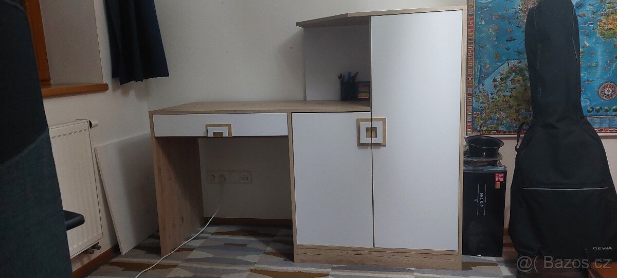 Študácký stůl se skříňkou