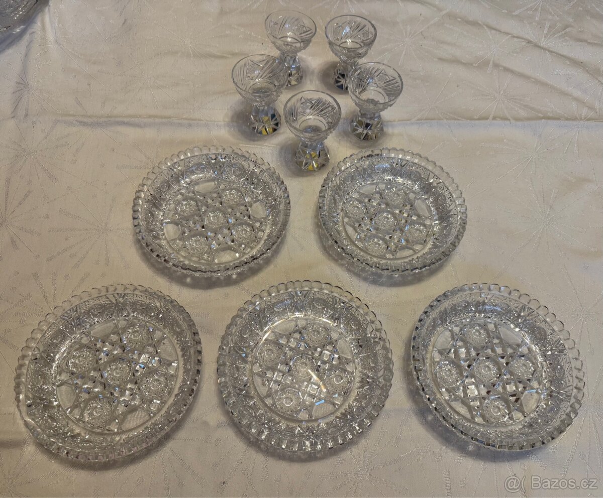 Broušené sklo, talířky, skleničky