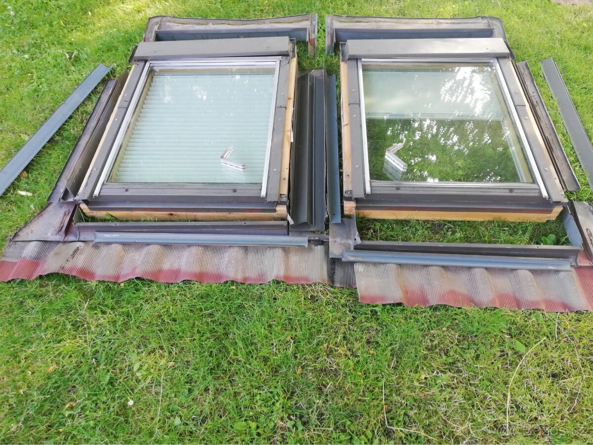 dvojice střešních oken Velux 98x78