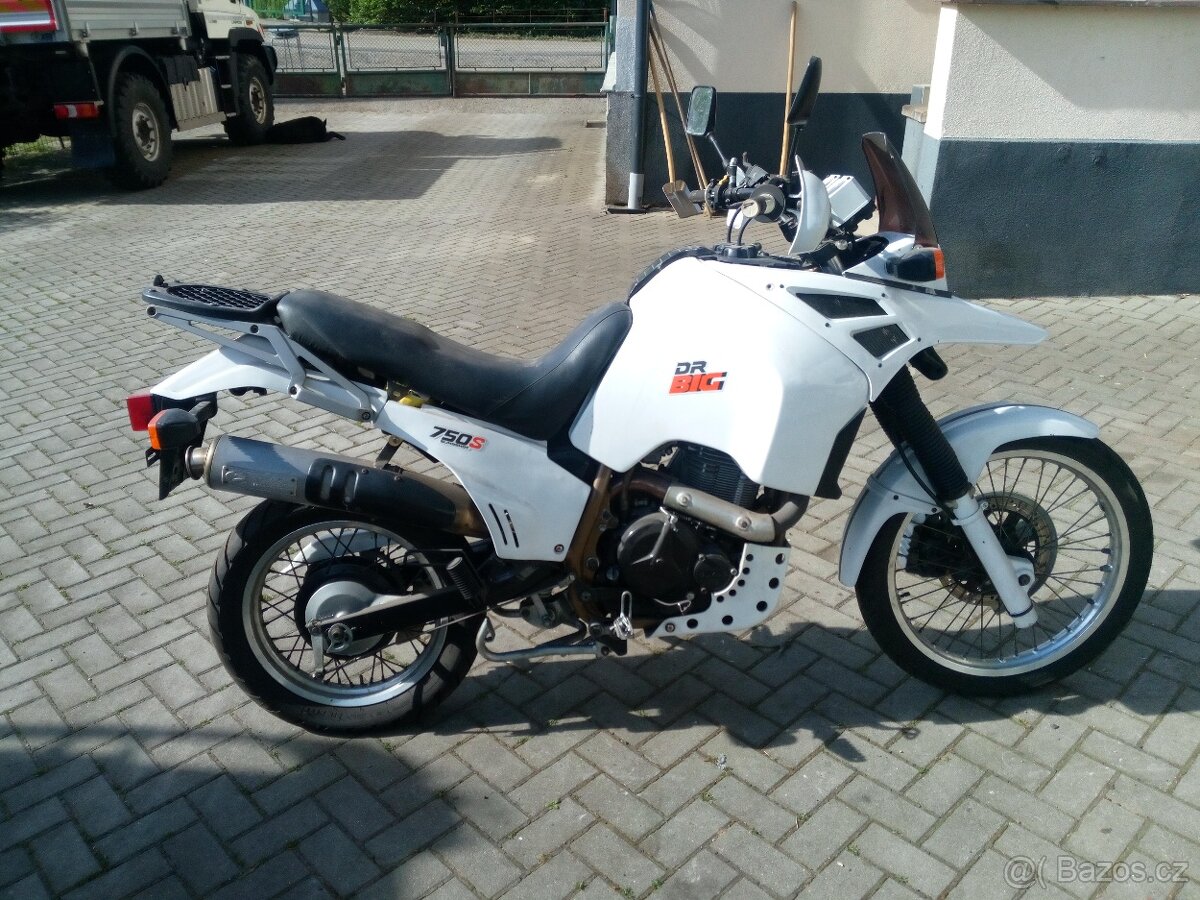 Suzuki DR 750 Big