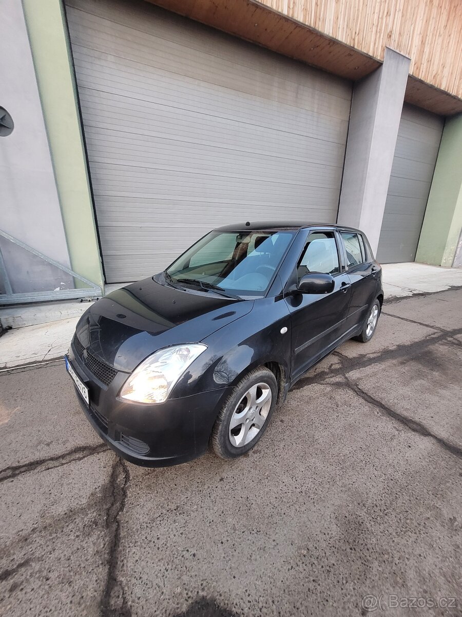 SUZUKI SWIFT ROK 2007 S MOTOREM 1,3 BENZIN