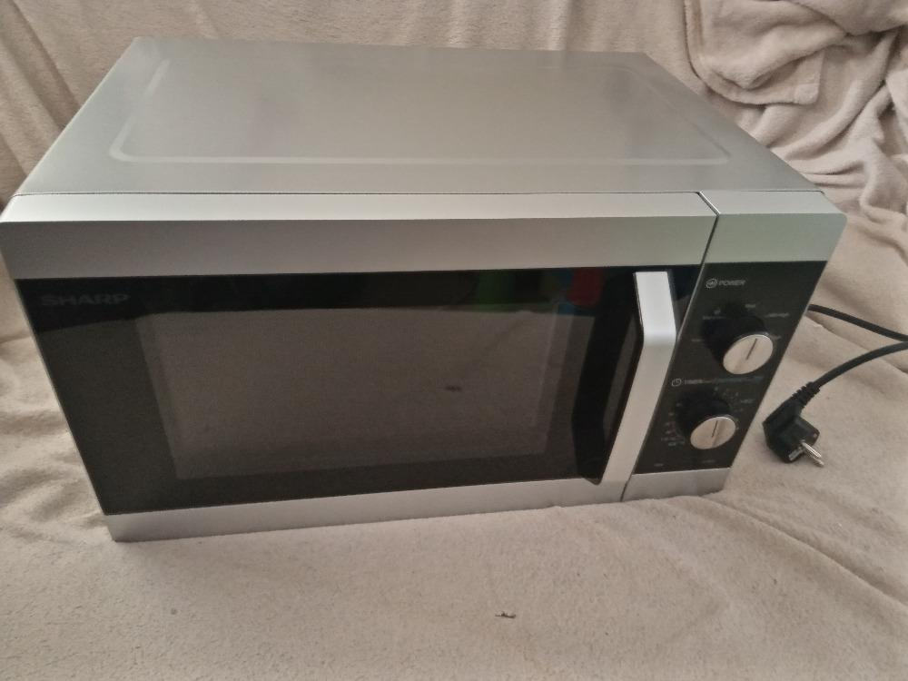 Mikrovlnná trouba Sharp, objem 23 l