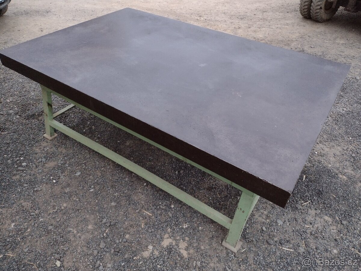 Rýsovací svářecí montážní litinový stůl 1600 x 2510 mm