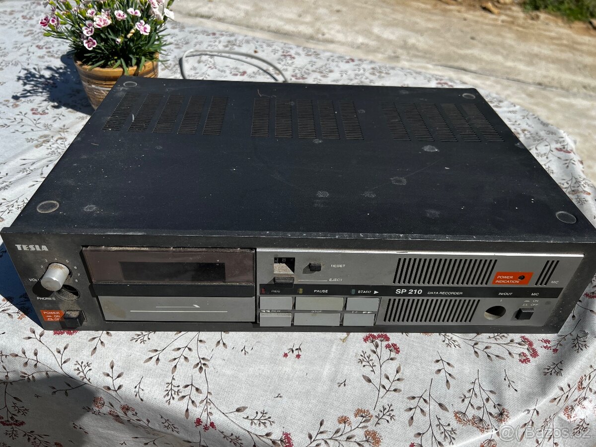 Magnetofón Tesla SP210 data recorder