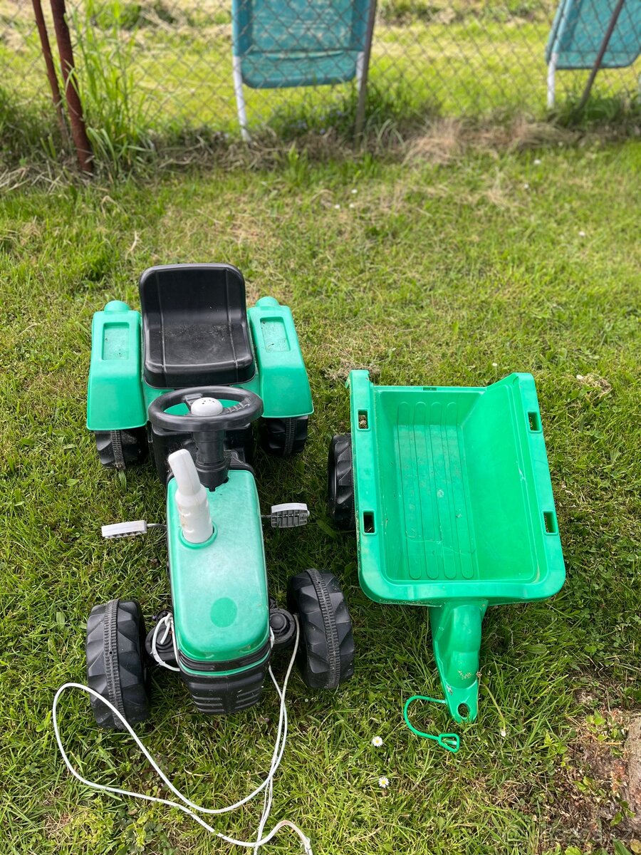 Dětsky šlapací traktor
