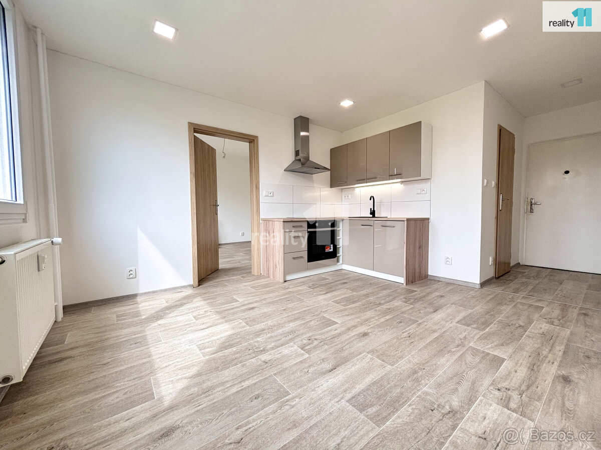 Pronájem bytu 2+kk, 37 m2, Husova, Nový Bor