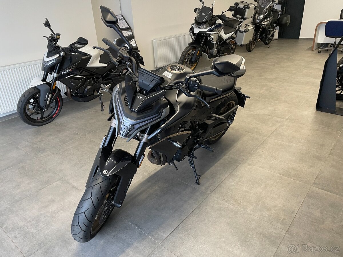 CFMOTO 800NK Sport