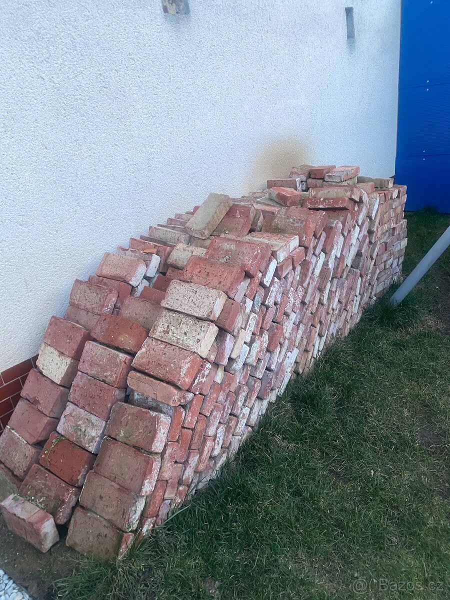 Prodám pálené červené cihly
