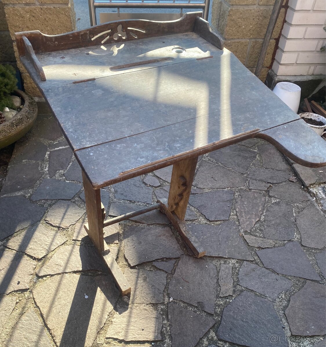 Starožitná školní lavice