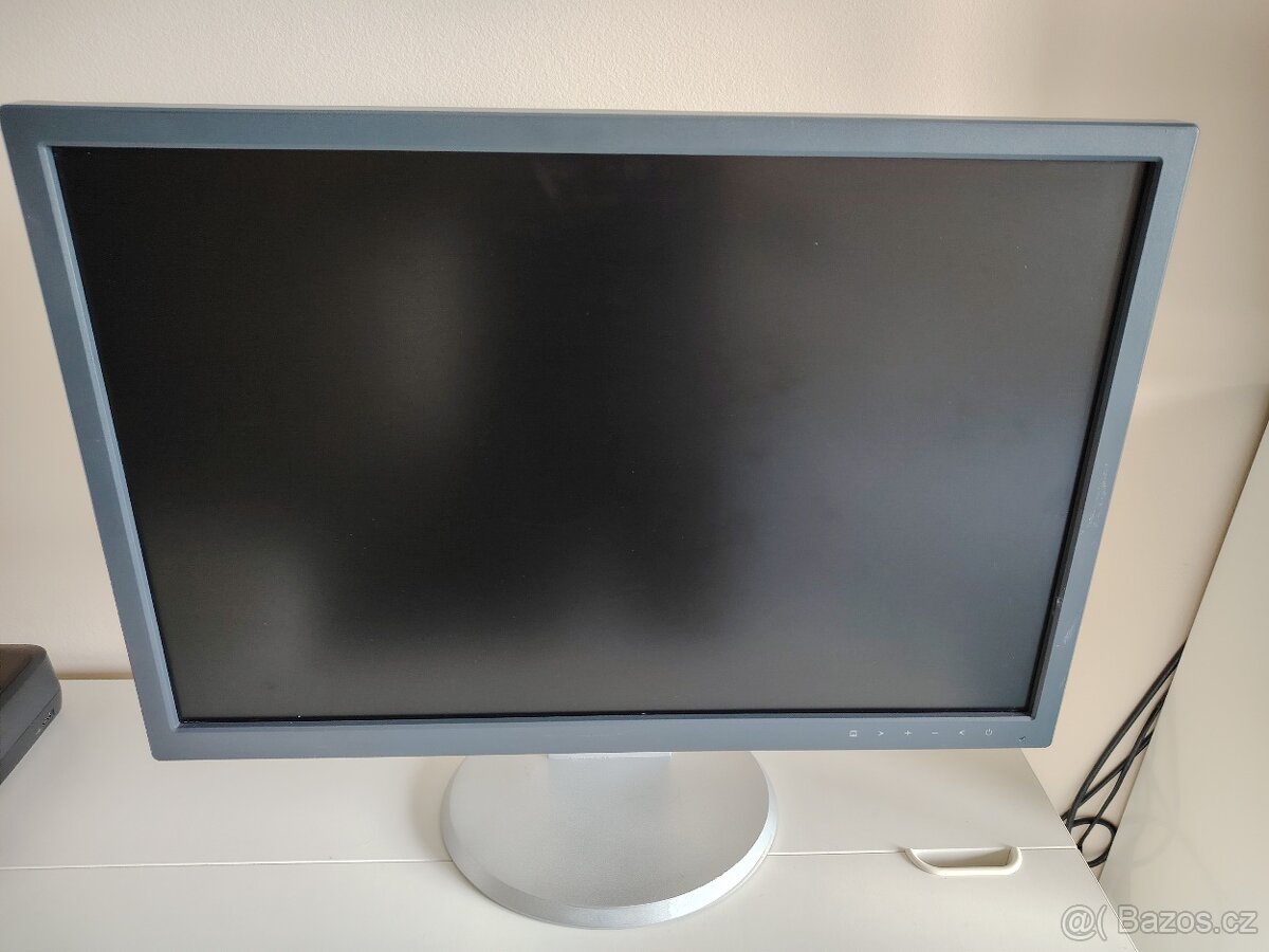 LCD MONITOR PC 24" /úhlopř. 61 cm/ výškově poloh.