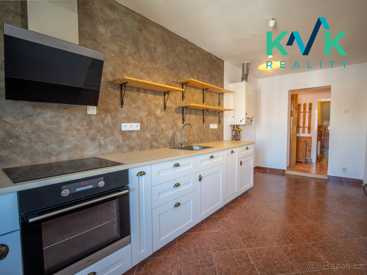 Prostorný byt 3+1, 90 m², po rekonstrukci, 15 min. pěšky do 