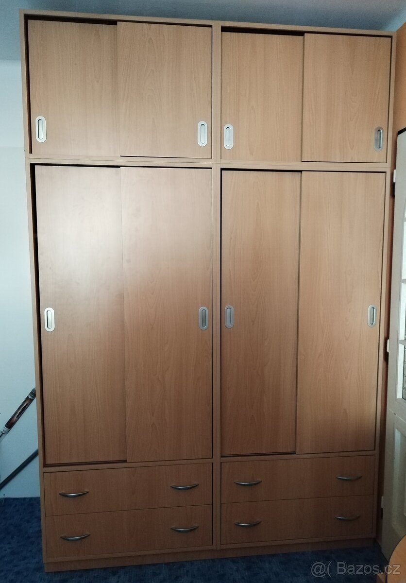 Šatní skříň