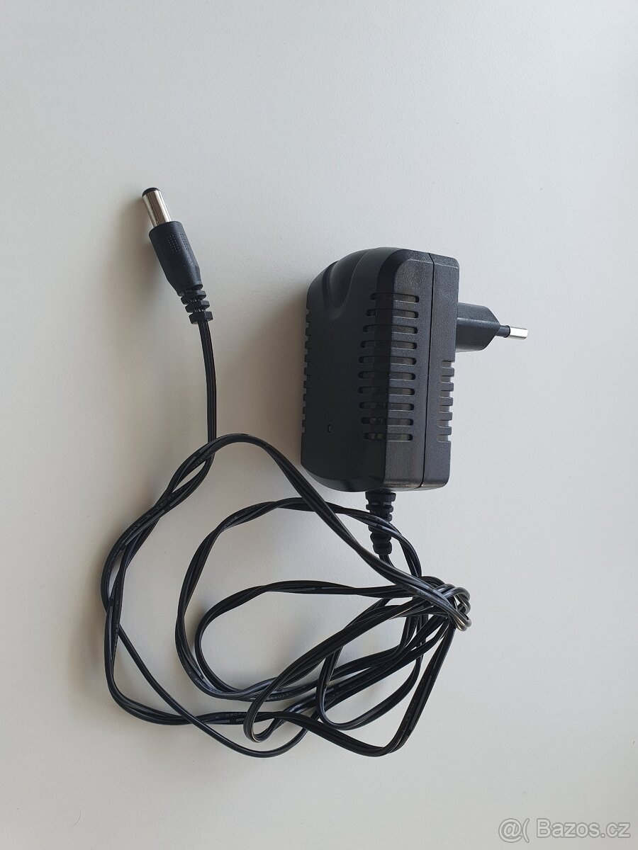Nabíječka je určena pro elektrická vozítka s napětím 12V, 50