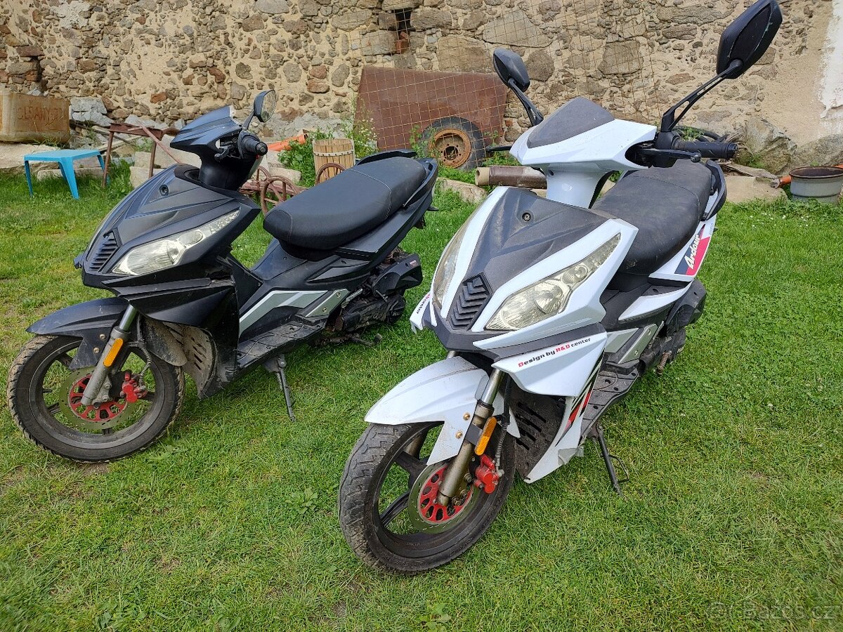 Skútr maxom ardour 125