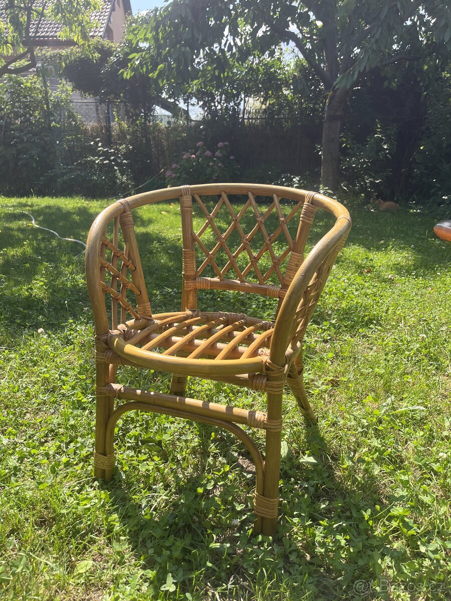 dětské křeslo
