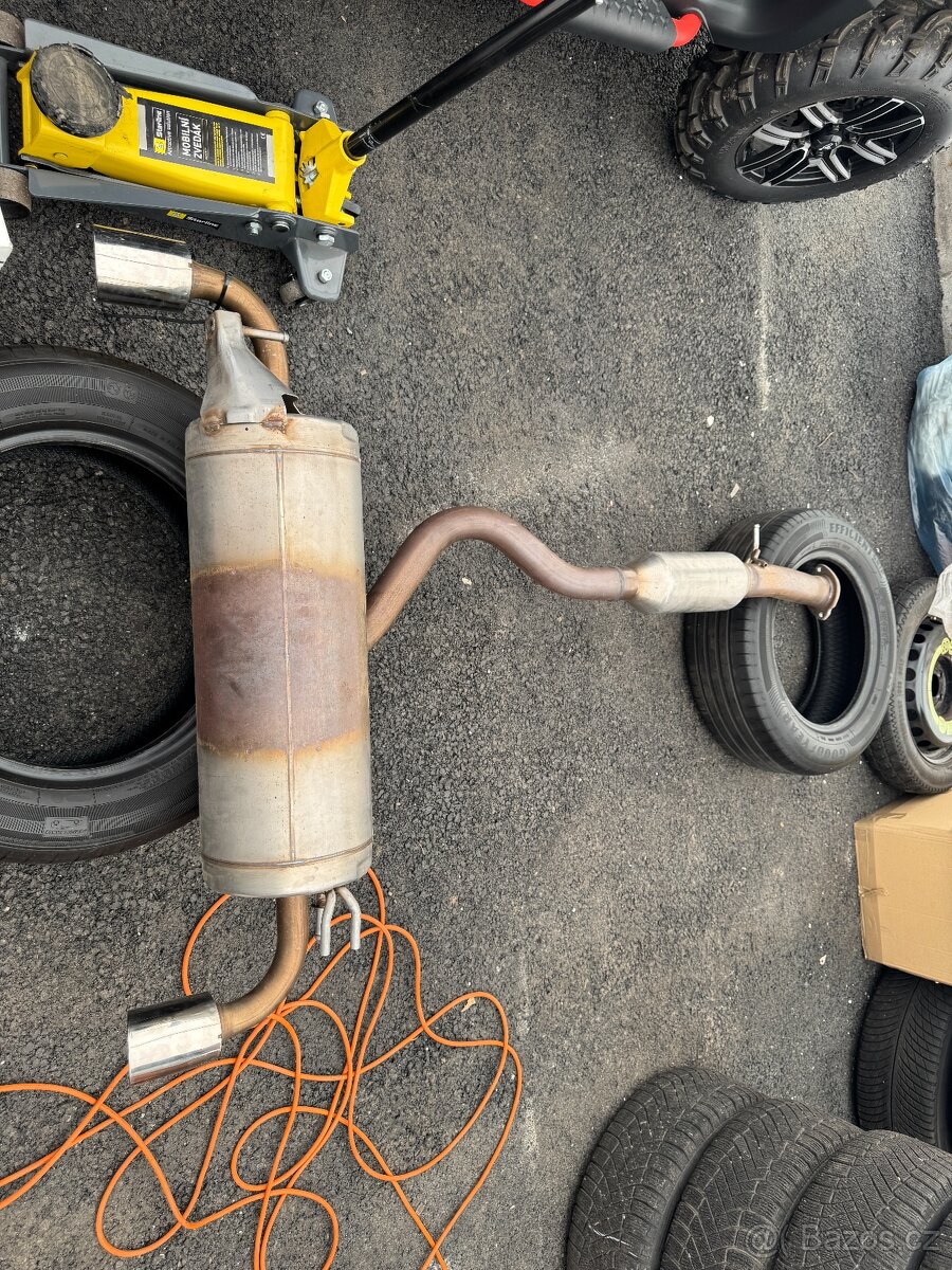 Výfuk originál Toyota GR Yaris