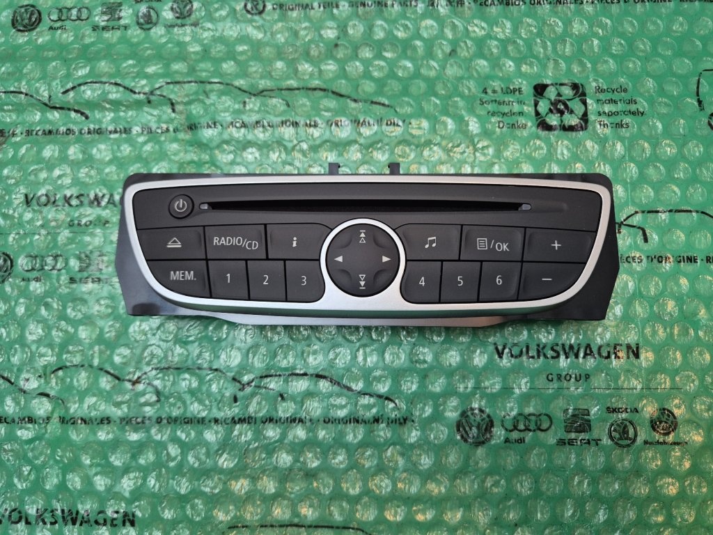 čelní panel autorádia Renault Megane III 281263094R