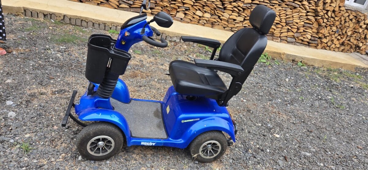 ZÁNOVNÍ ELEKTRICKÝ VOZÍK HECHT – MODRÝ, NOVÁ NABÍJEČKA – TOP