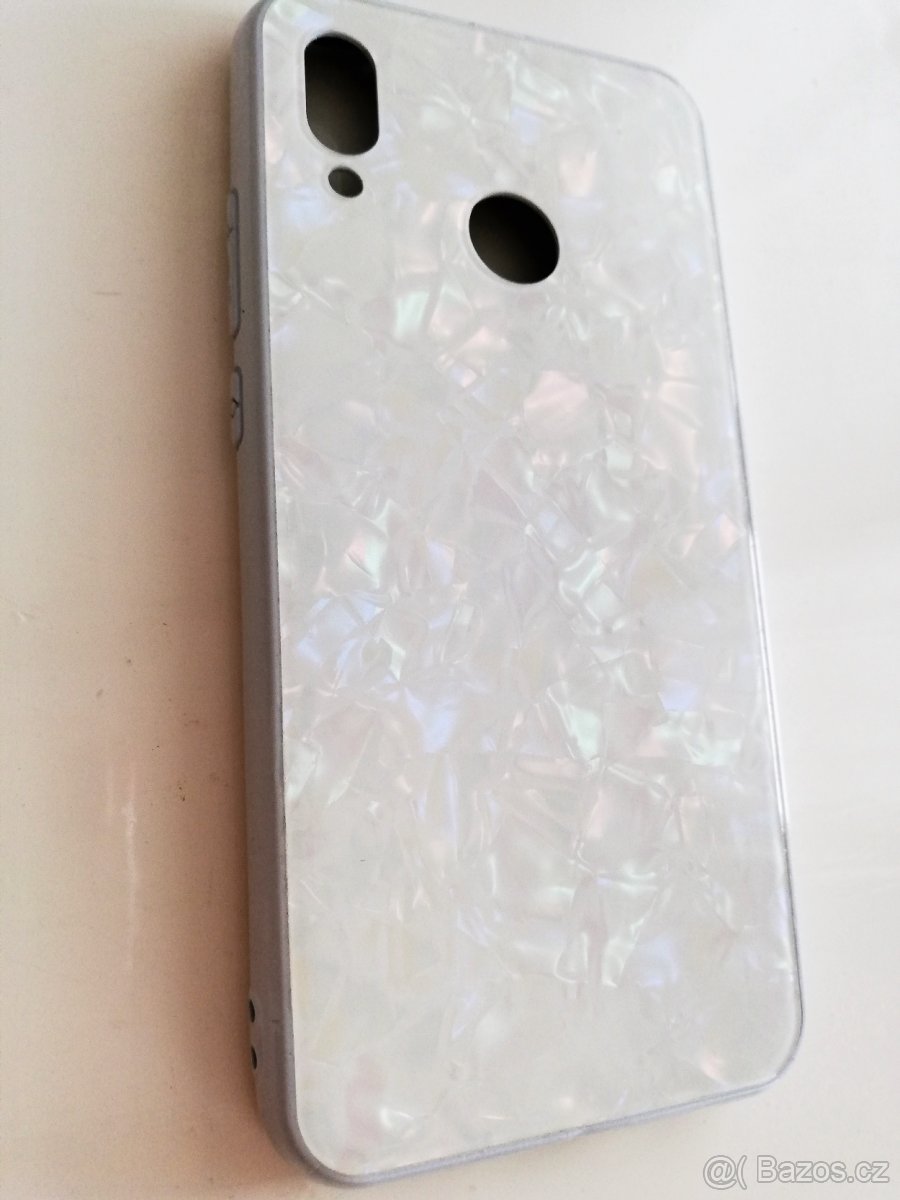 Zánovní krásný pevný a lesklý kryt Huawei P20 lite