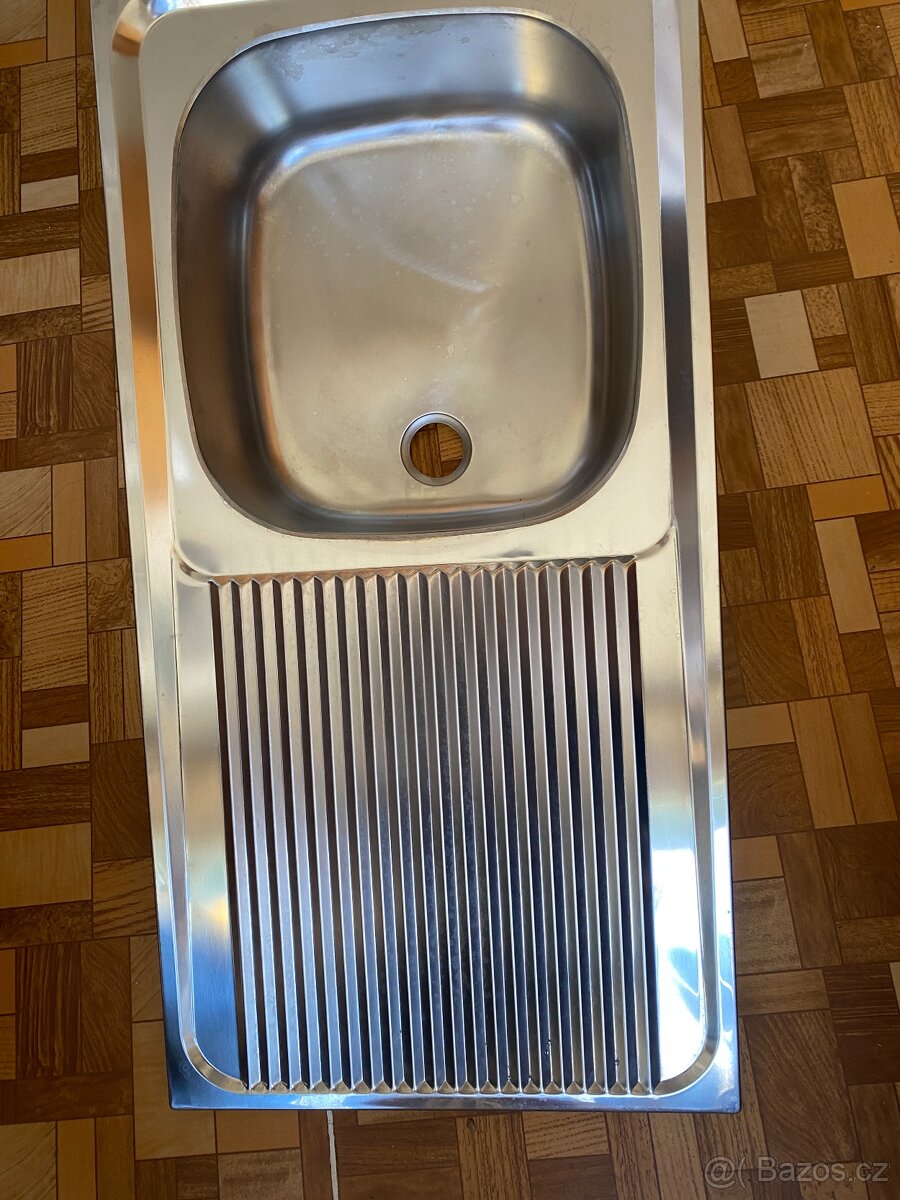 dřez kuchyňský