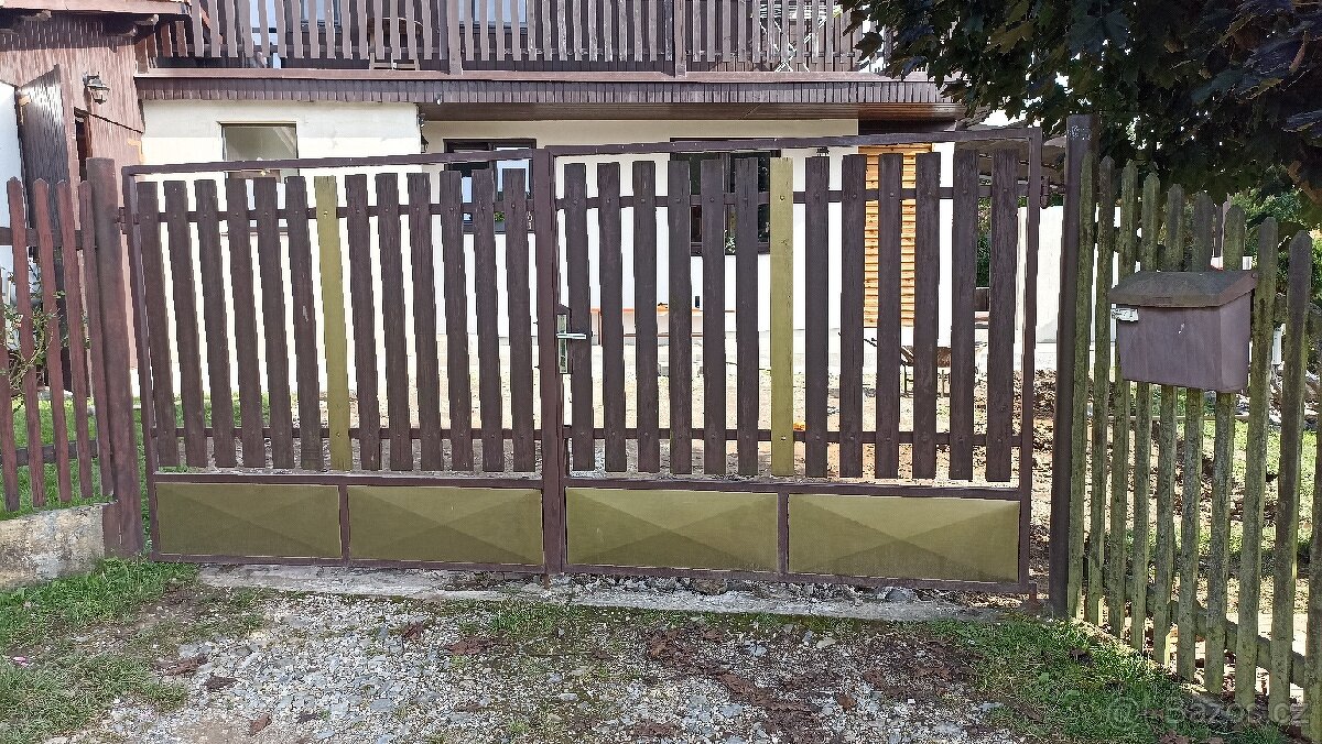 BRÁNA, DVOUKŘÍDLÁ BRÁNA K PLOTU