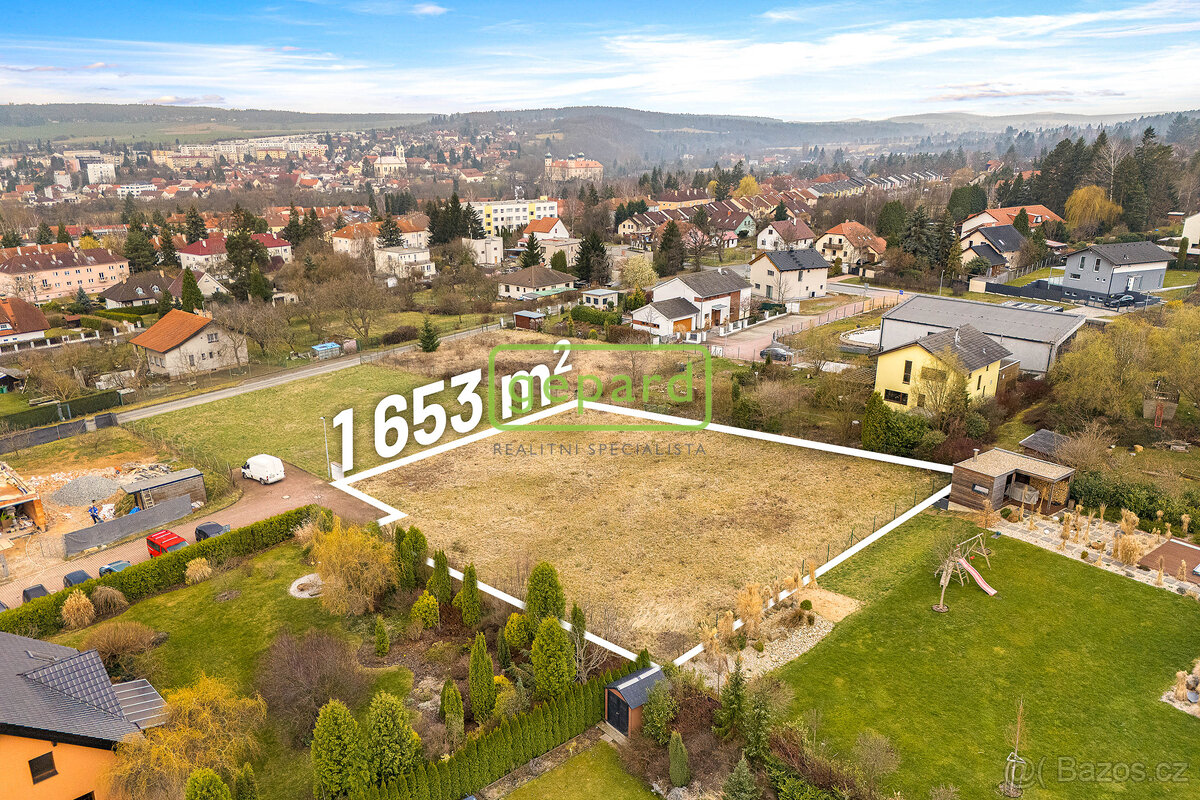 Prodej pozemku 1653m2 pro výstavbu rodinného dvojdomu, Mníše