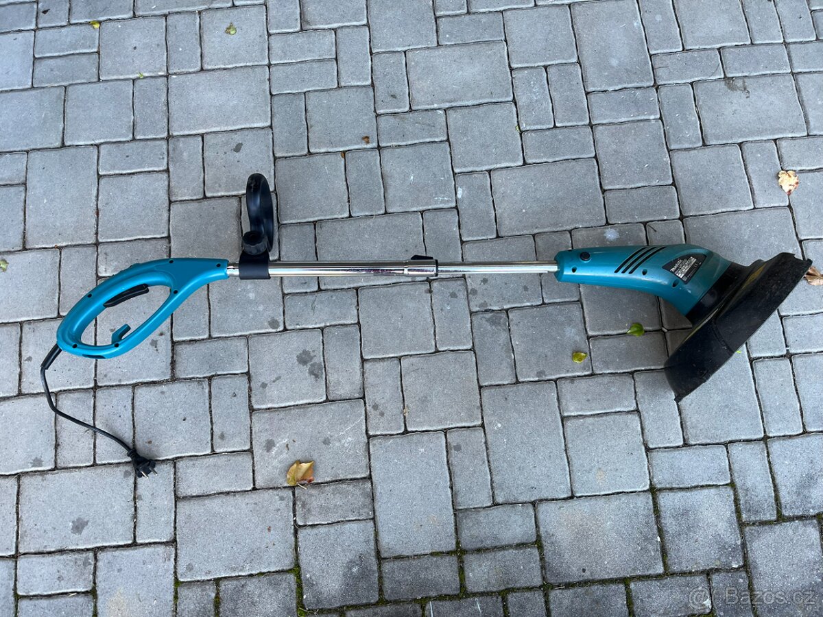Strunová sekačka Makita UR3000