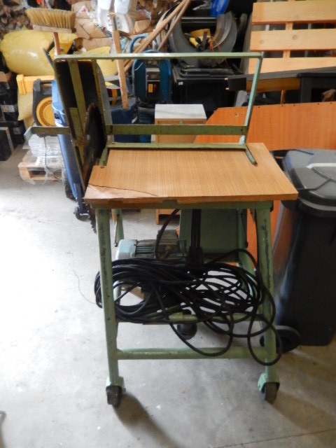 Cirkulárka s kolébkou, motor 2.2 kW, 380W, funkční